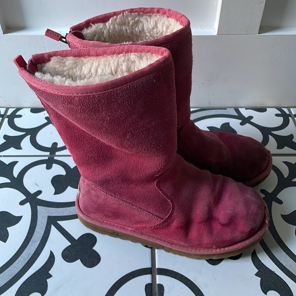 Very Well Loved Girls Ugg Boots - Picture 2 of 7
